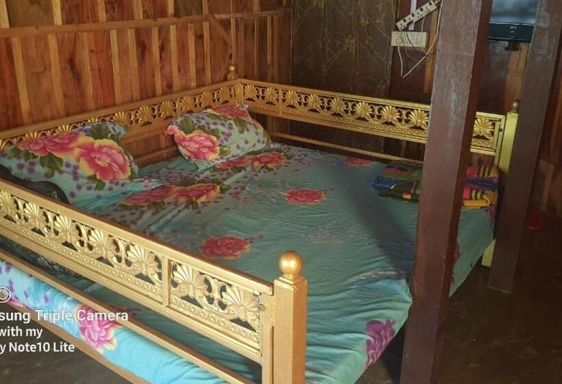 غرفة إدارية ثلاثية, Amruta Homestays