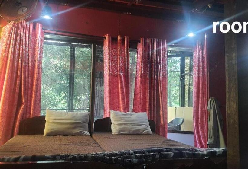 غرفة إدارية ثلاثية, Amruta Homestays