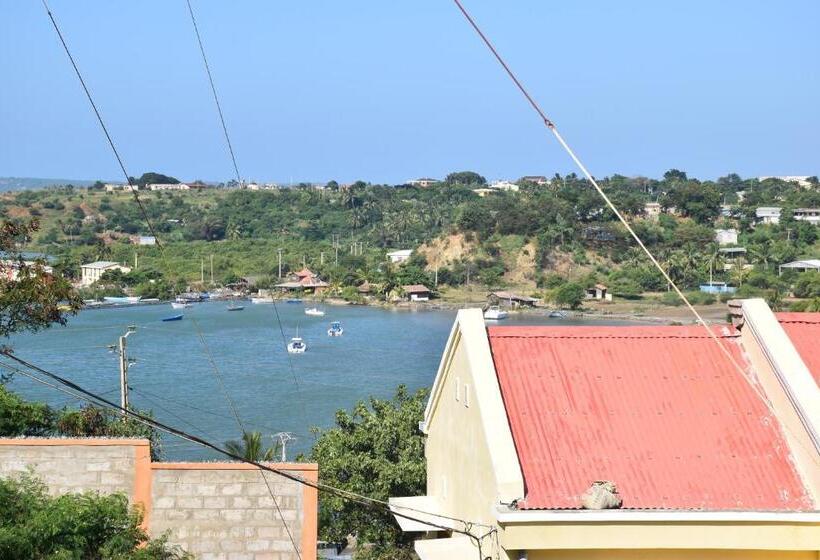 اتاق اساندارد با چشمانداز جانبی به دریا, Centre Lucien Botovasoa