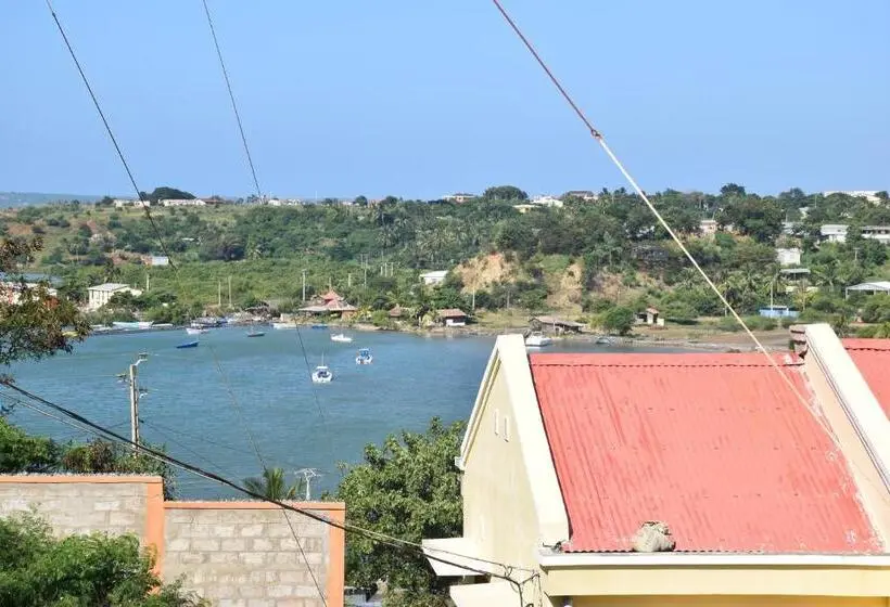 اتاق اساندارد با چشم‌انداز جانبی به دریا, Centre Lucien Botovasoa