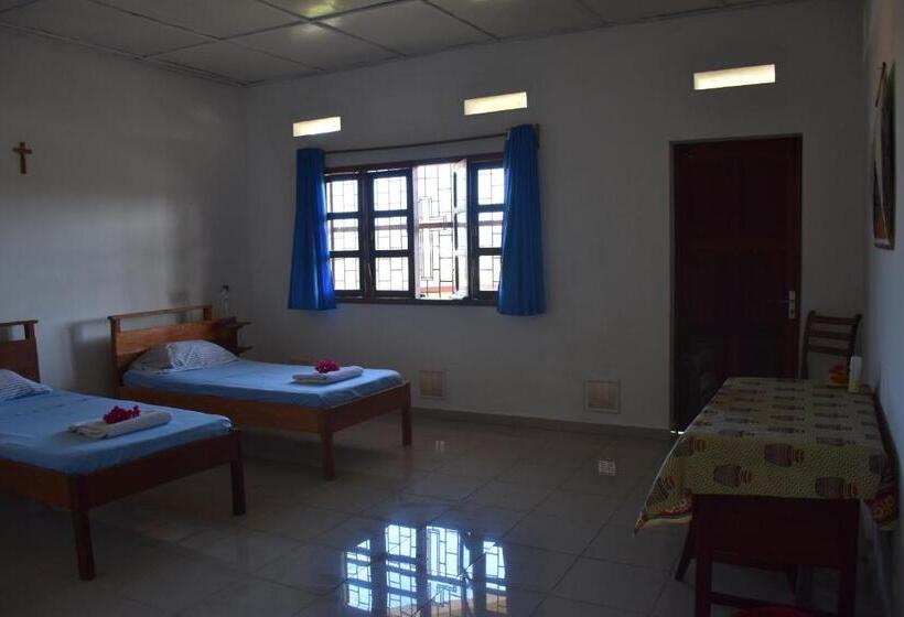 اتاق اساندارد با چشمانداز جانبی به دریا, Centre Lucien Botovasoa