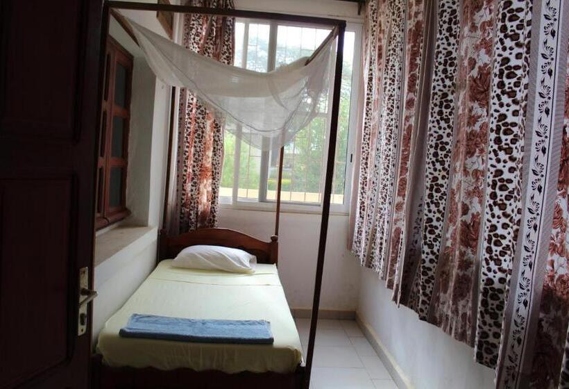 اتاق استاندارد چهار تخته, Centre Lucien Botovasoa