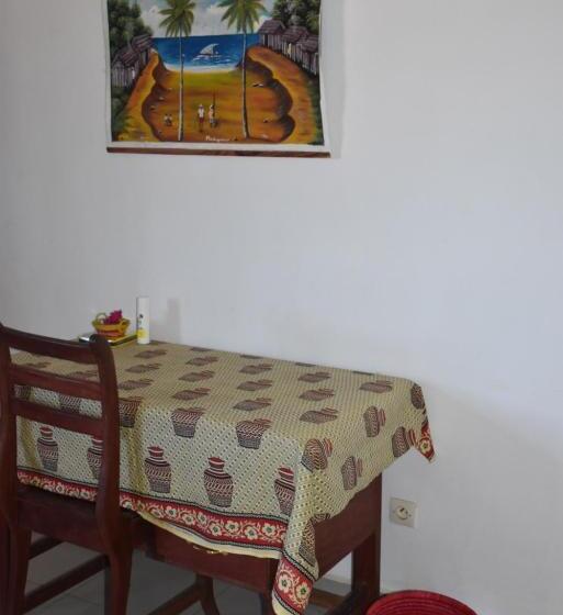 اتاق استاندارد با بالکن و چشمانداز دریا, Centre Lucien Botovasoa