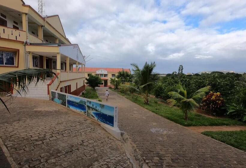 اتاق استاندارد با بالکن و چشمانداز دریا, Centre Lucien Botovasoa