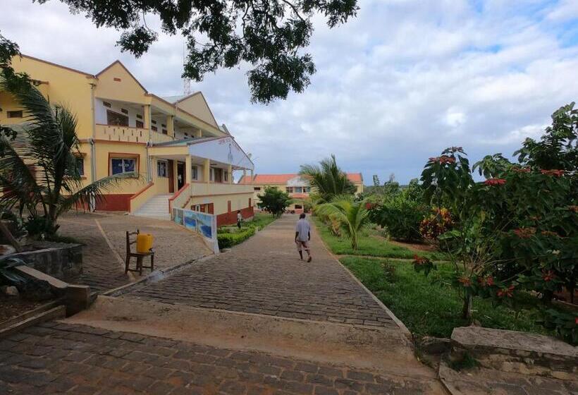 اتاق استاندارد با بالکن و چشمانداز دریا, Centre Lucien Botovasoa