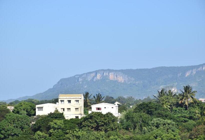 اتاق استاندارد با تراس, Centre Lucien Botovasoa