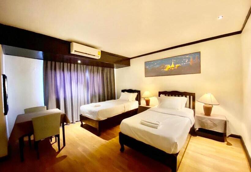 غرفة قياسية, Thapaeplace