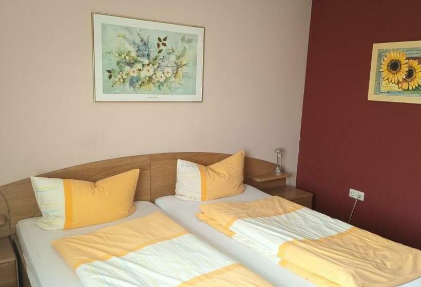 Standardrum Delat Badrum, Gasthaus Krone