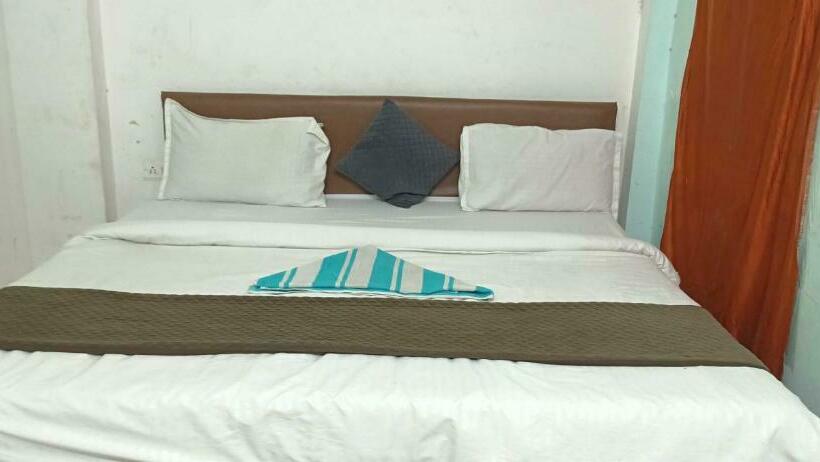 トリプルクラシックルーム, Pop 70207 Raghav Residency