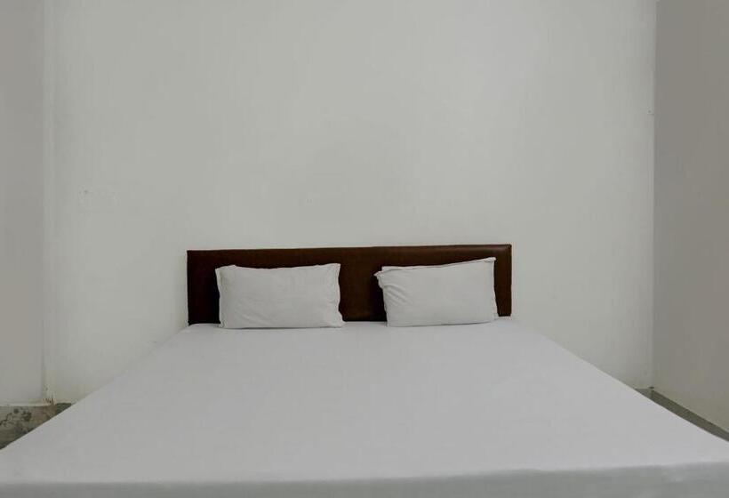 トリプルクラシックルーム, Pop 70207 Raghav Residency