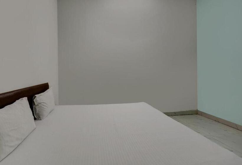 トリプルクラシックルーム, Pop 70207 Raghav Residency