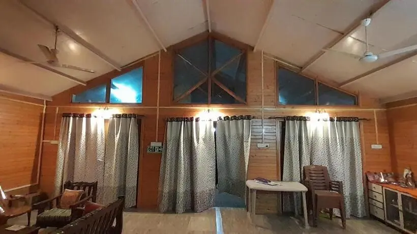 スタンダードルーム, The Wood Beach House