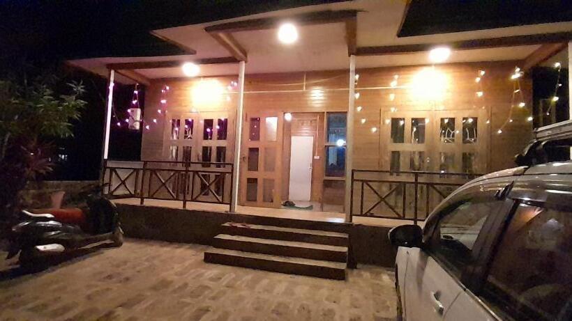 غرفة قياسية, The Wood Beach House