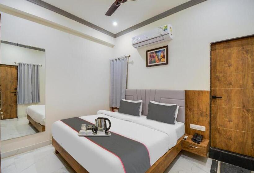 חדר קלאסי לשלושה, Fabhotel Infinity Blue