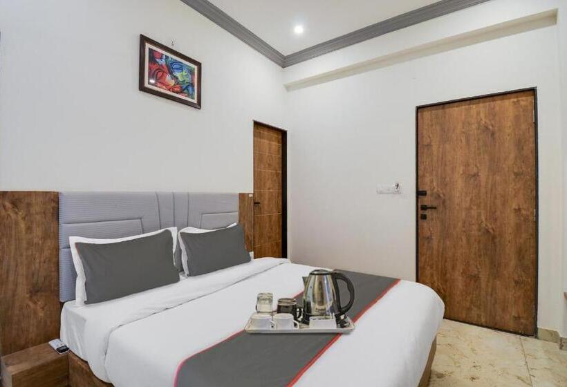 חדר קלאסי לשלושה, Fabhotel Infinity Blue