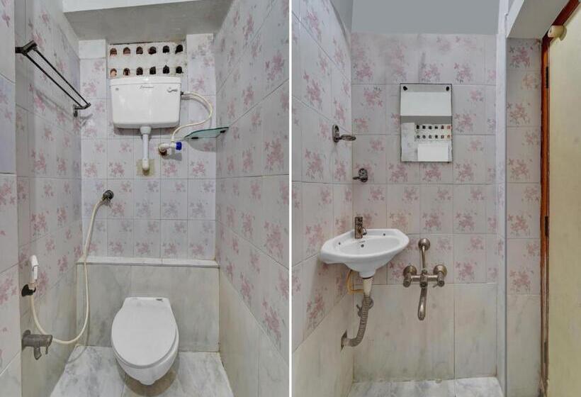 اتاق کلاسیک سه تخته, White Town Residency