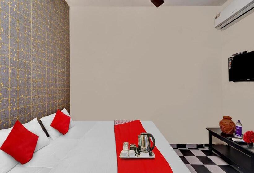 اتاق کلاسیک سه تخته, White Town Residency