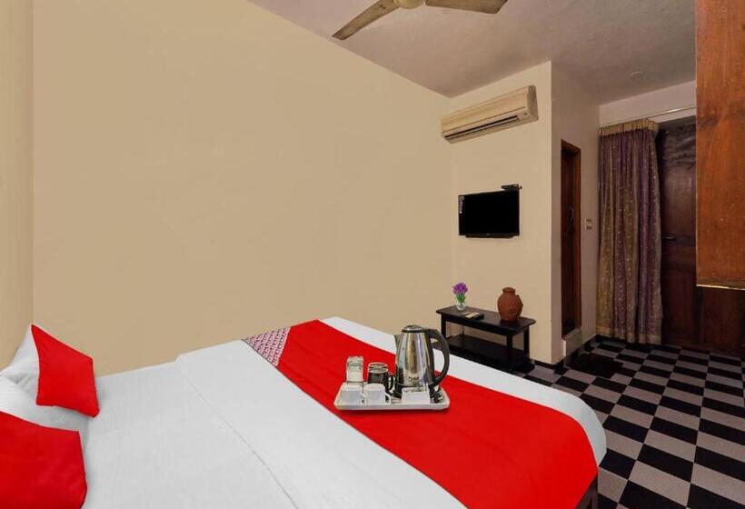 اتاق کلاسیک سه تخته, White Town Residency