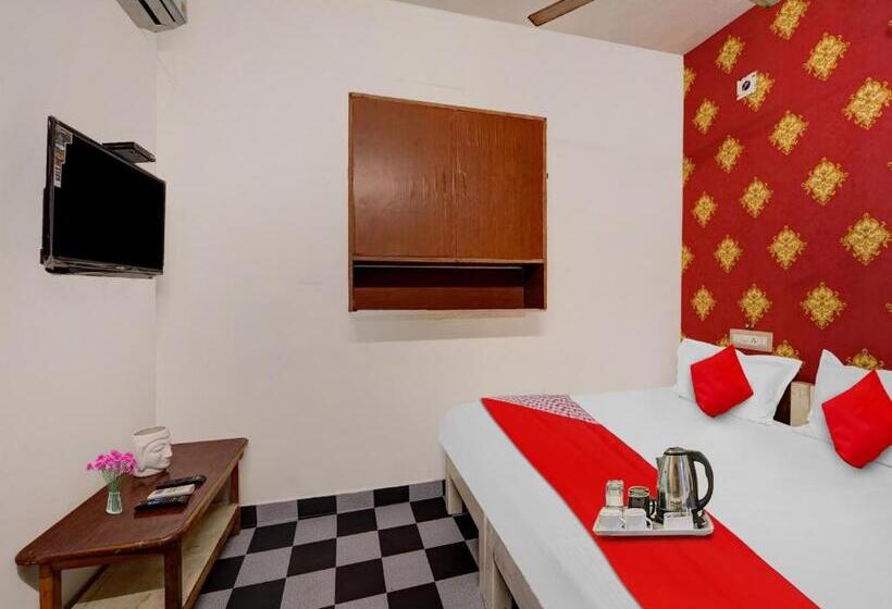 اتاق کلاسیک سه تخته, White Town Residency