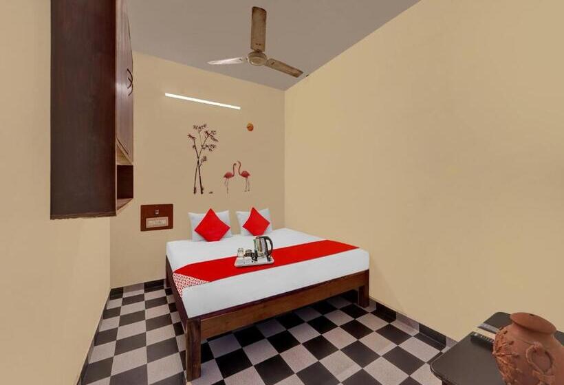 اتاق کلاسیک سه تخته, White Town Residency