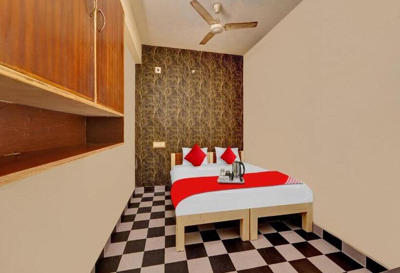 اتاق کلاسیک سه تخته, White Town Residency