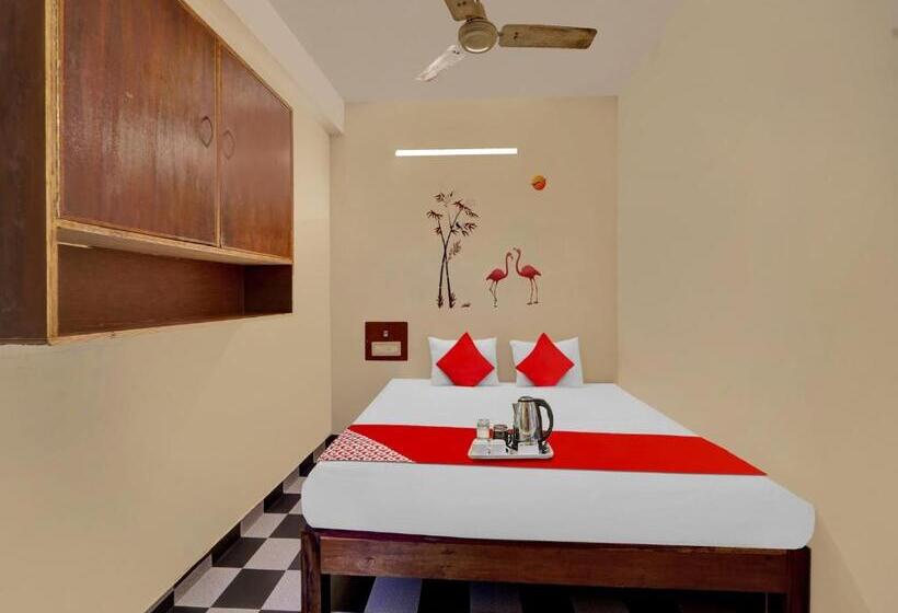 اتاق کلاسیک سه تخته, White Town Residency