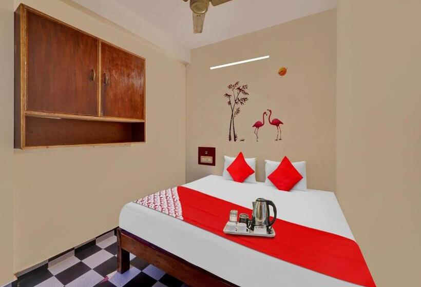 اتاق کلاسیک سه تخته, White Town Residency