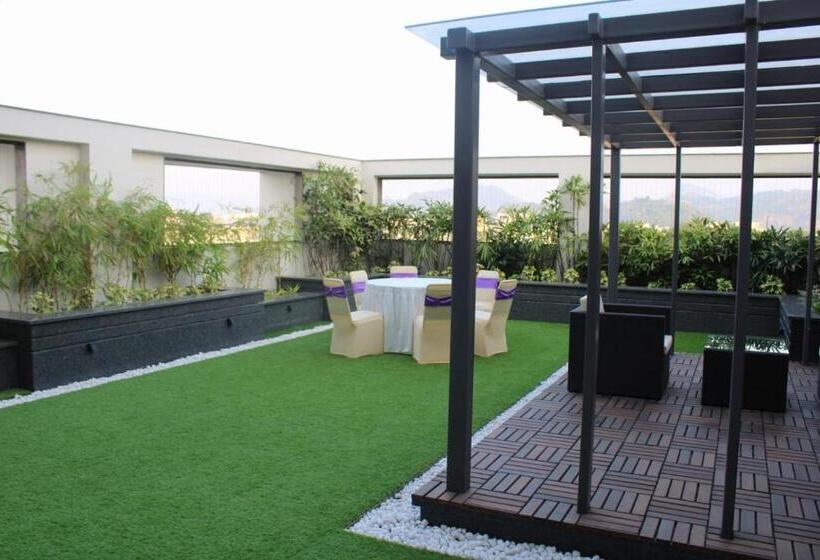 سوئیت پرزیدنت, Ratnamouli Palace