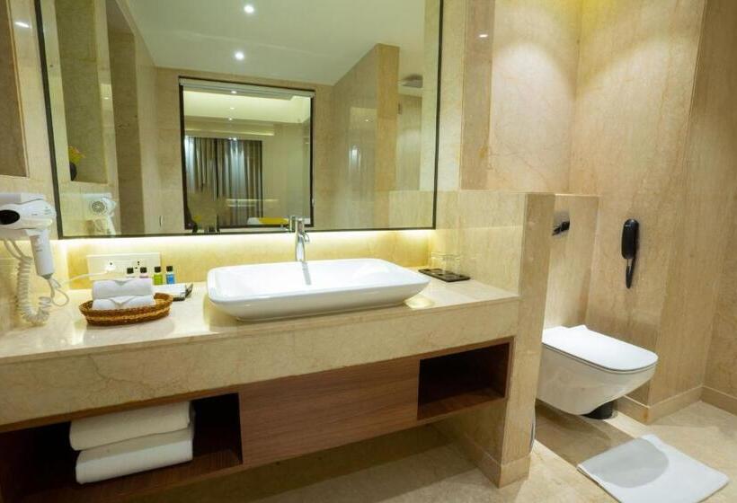 سوئیت پرزیدنت, Ratnamouli Palace