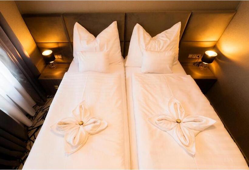 수피리어 룸, Szatmári & étterem Jászberény