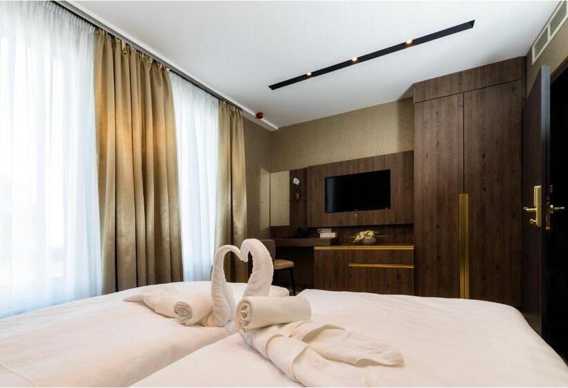 수피리어 룸, Szatmári & étterem Jászberény