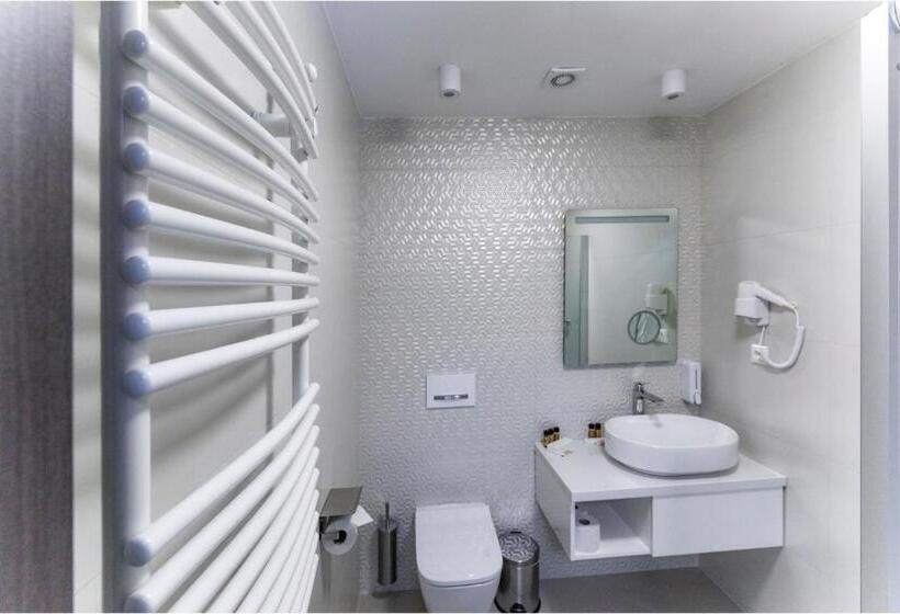 수피리어 룸, Szatmári & étterem Jászberény