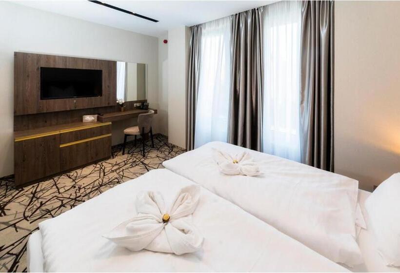 수피리어 룸, Szatmári & étterem Jászberény