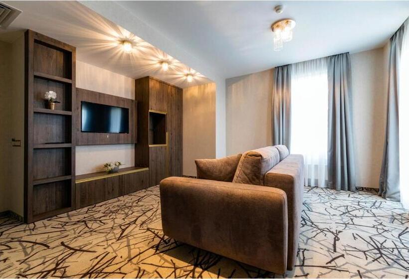 디럭스 스위트, Szatmári & étterem Jászberény