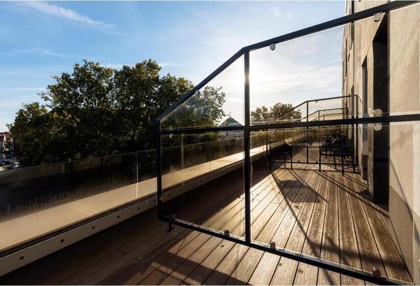 디럭스 스위트, Szatmári & étterem Jászberény