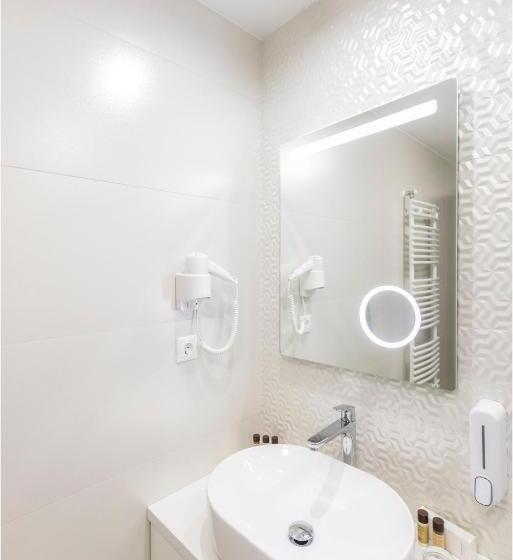 디럭스 스위트, Szatmári & étterem Jászberény