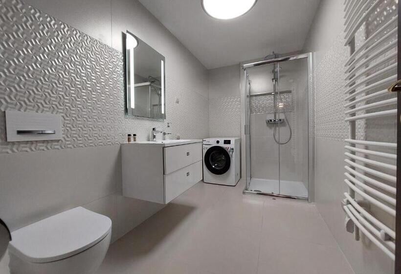 침실 3개 아파트, Szatmári & étterem Jászberény