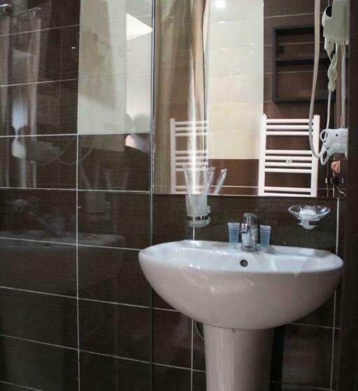 اتاق استاندارد با چشم‌انداز کوهستان, Plaza