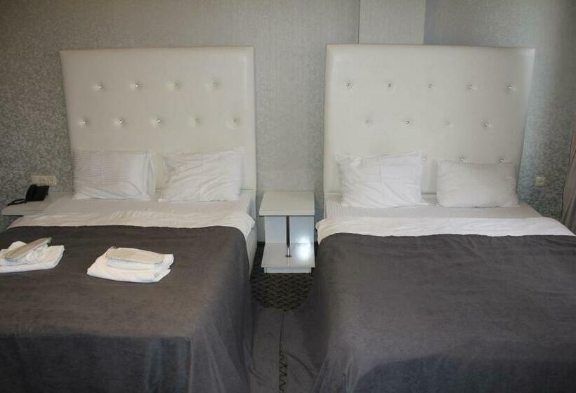 اتاق خانوادگی, Plaza