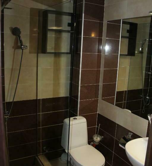 اتاق خانوادگی, Plaza