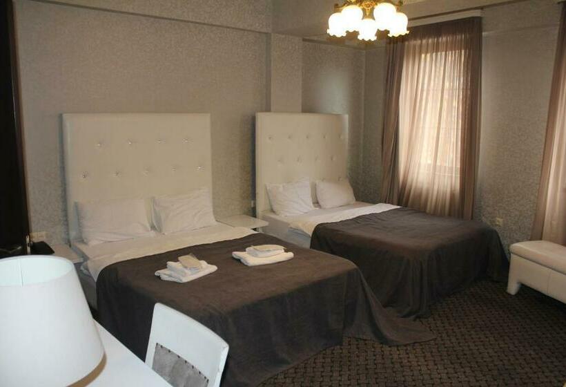 اتاق خانوادگی, Plaza