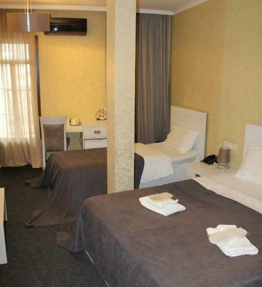 Standard Triple Room with Terrace, Plaza