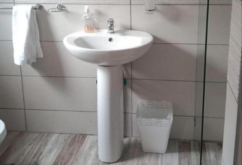 اتاق اجرایی, Hopslot Villa