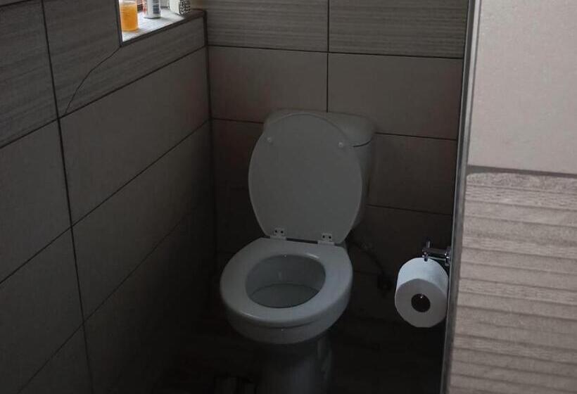 اتاق لوکس سه تخته, Hopslot Villa