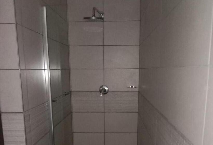 اتاق لوکس سه تخته, Hopslot Villa