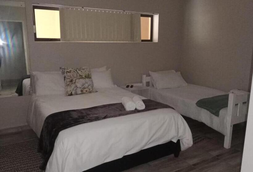 اتاق لوکس سه تخته, Hopslot Villa