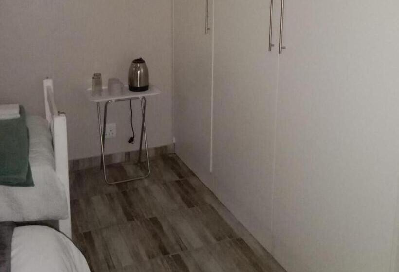 اتاق لوکس سه تخته, Hopslot Villa