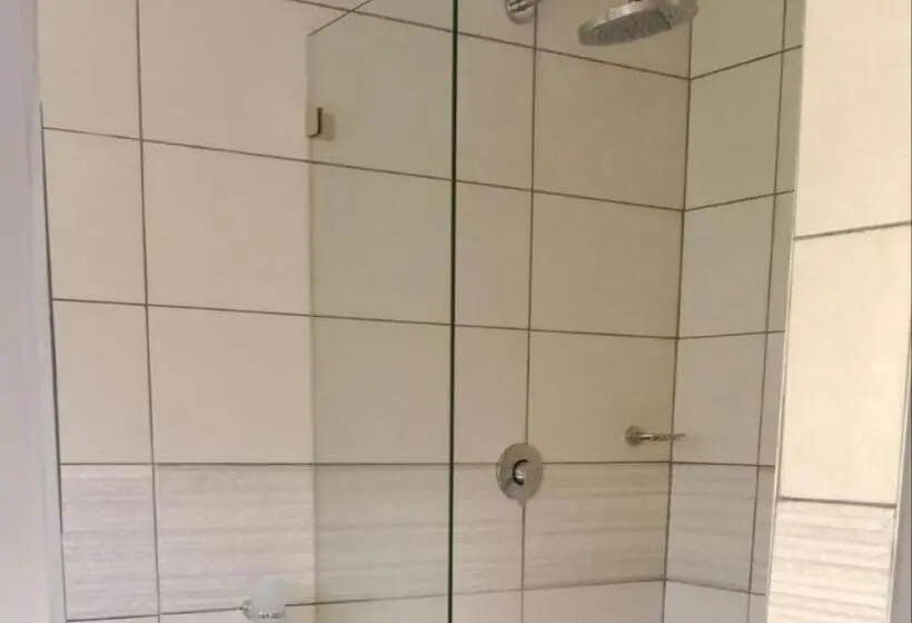 コンフォートルーム, Hopslot Villa