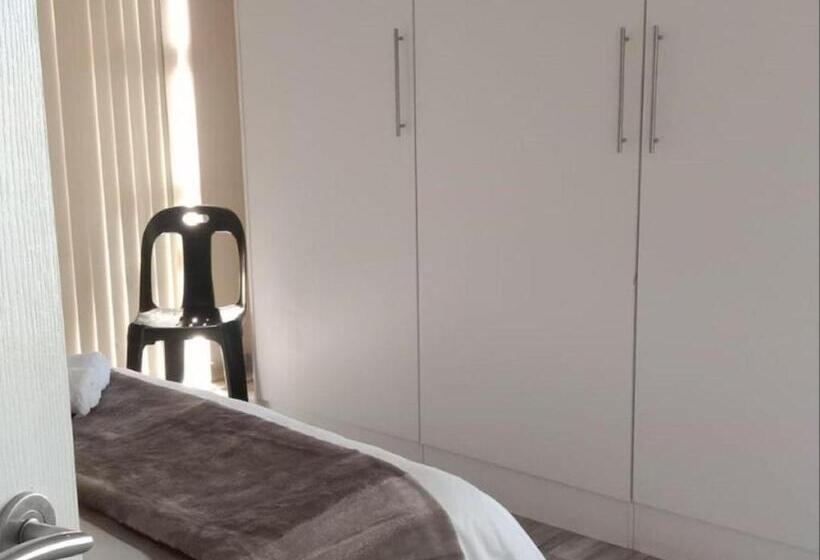 اتاق لوکس, Hopslot Villa