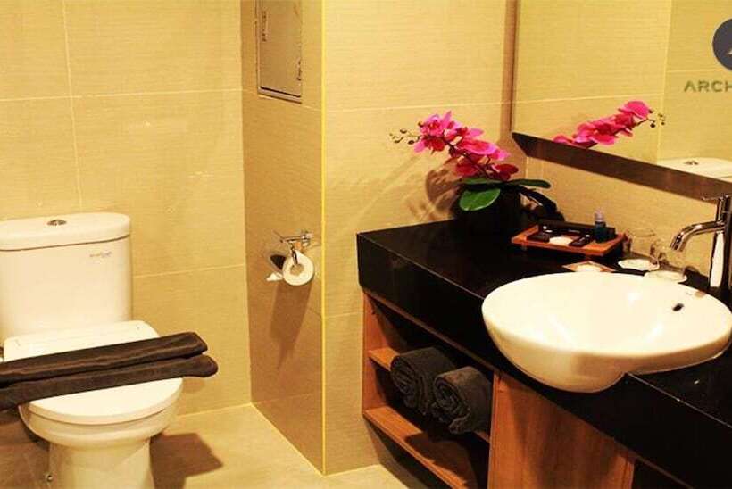 חדר דלוקס, Arch